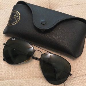 Mens black Ray Ban Aviator sunglasses